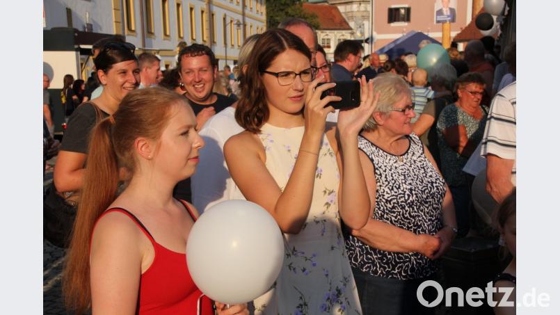 Tochter Emma (links) und ihre Cousine Rebecca sind fasziniert von diesem Tag. kro