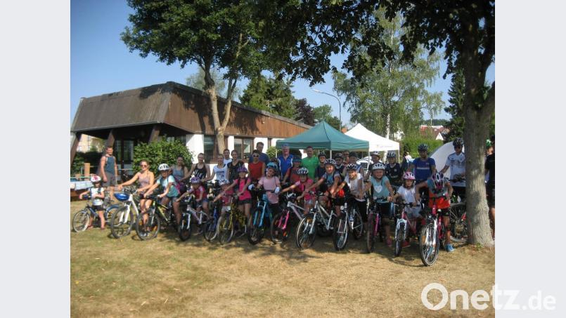 Sportlich verabschiedeten sich die Aktiven des Tirschenreuther Schwimm-Clubs in die Sommerferien: Beim traditionellen Freizeitwochenende stand neben dem Zeltlager mit zahlreichen Freizeitaktivitäten im Freibad eine Randtour auf dem Programm. rbg
