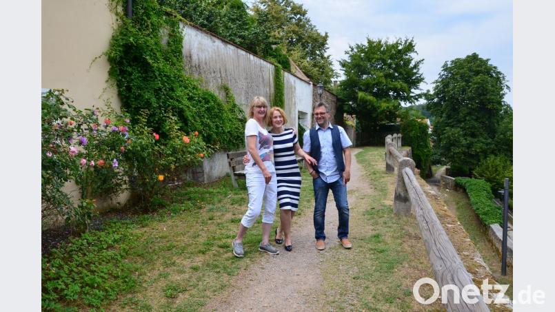 Susanne und Bernhard Diringer kamen gerne nach Nabburg, um Andrea Krämer (links) wiederzusehen. Bild: Völkl