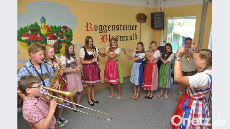 Der "Blechana Hulzhafa" ist die neueste Formation der Roggensteiner Blasmusik. Leiterin ist die erst 16-jährige Sophia Haupt aus Altenstadt, die in Roggenstein das Musizieren von der Pike auf lernte. dob