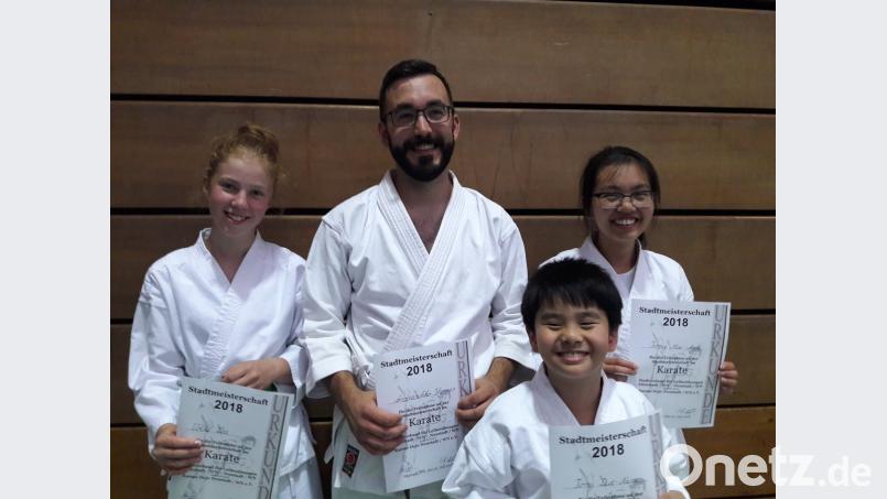 Die Stadtmeister von links: Völkl Lea, Andraschko Thomas,Duc Nam Tong, und Mai Ahn Tong. adj