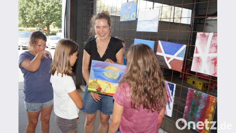 Nachbesprechung der Kinder mit der Künstlerin Katharina Gierlach. weu