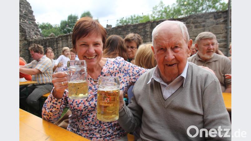 Immer dabei, der älteste Bürger von Obermurach, Anton Ernstberger, der in diesem Jahr schon seinen 101. Geburtstag feiern kann, hier mit einer seiner Töchter frd