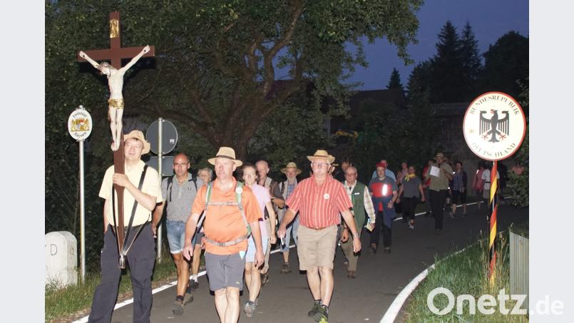 Bei Tagesanbruch machten sich die Pilger über die Grenze auf den Weg nach Horšovský Týn. mmj