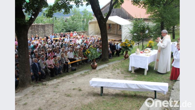 Der Festgottesdienst im Burghof Obermurach ist immer ein besonderes Erlebnis. In diesem Jahr wird er von den „Vöichtacher Boum“ musikalisch und gesanglich mitgestaltet. frd