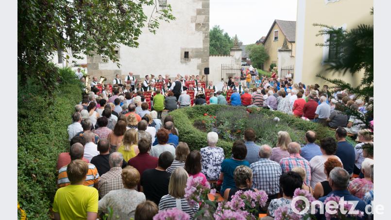 Berühmte Filmklassiker gab es bei der Serenade der Musikkapelle Dießfurt zu hören. whw