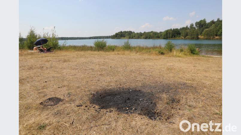 Die Landschaft ist ausgetrocknet. Schnell wird’s beim Grillen oder am Lagerfeuer brenzlig. Das Landratsamt deshalb rät zur Vorsicht und ruft gleichzeitig Landwirte auf den Plan. In Güllefässern können sie Löschwasser herankarren. Bild: Götz