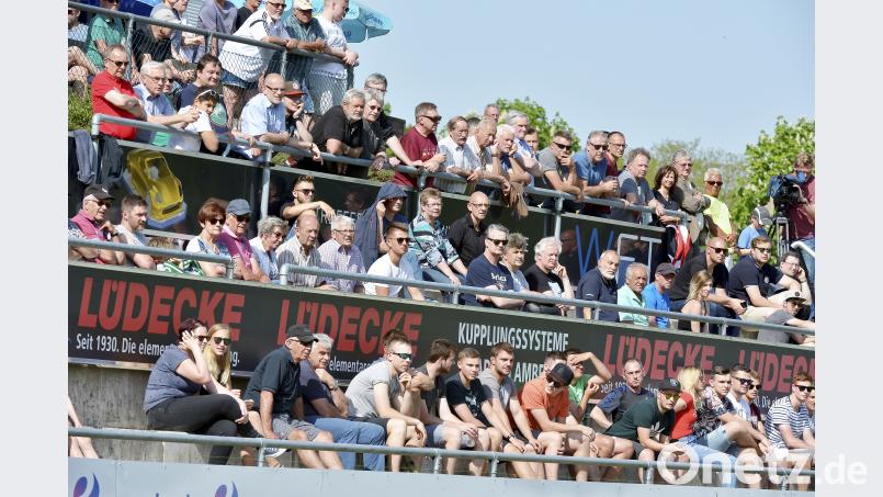 DJK Gebenbach - SpVgg SV Weiden 1:3 (0:2)Saison: 2017/18450 zahlende Zuschauer wohnten am Gebenbacher Sportplatz heute nachmittag dem Bayernligaderby zwischen der DJK Gebenbach und der SpVgg SV Weiden beiBild: ZieglerNach drei Auswärtsspielen in Folge spielt die DJK Gebenbach am Samstag wieder vor eigenem Publikum. Zu Gast ist der ASV Neumarkt. Hubert Ziegler