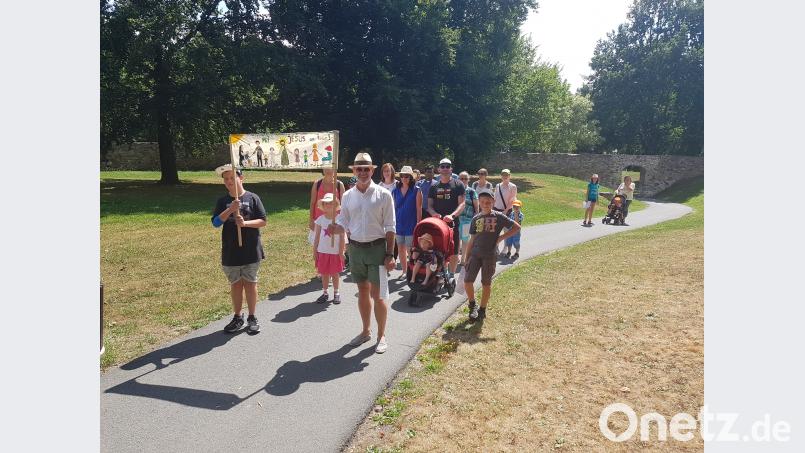 Trotz der Hitze beteiligten einige Familien an der Wallfahrt "Mit Jesus on Tour" anlässlich des Ferienprogramms. exb