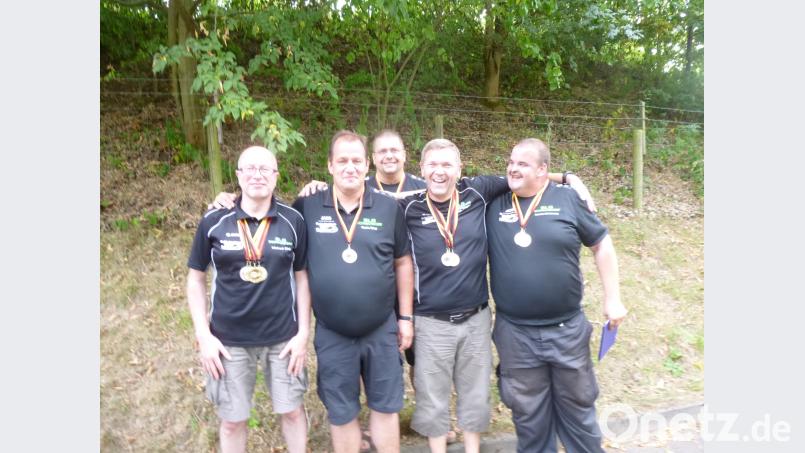 Michael Zilch, Mario Bösl, Sebastian Weitzer, Patrick Wagner und Christian Eichhammer (von links) gehörten zur erfolgreichen Mannschaft. exb