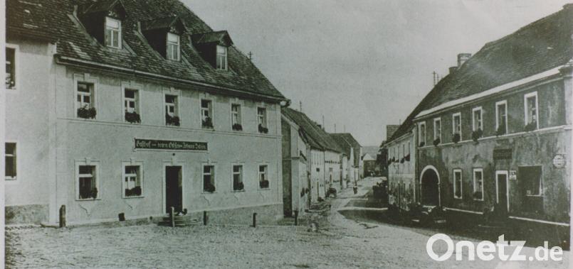 1848 stand in der Hauptstraße in Moosbach nichts mehr. Alle Bürger mussten nun ihre Häuser zweistöckig errichten. gi