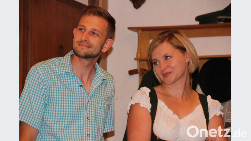 Andreas Grillmeier und Christine Sommer beim Flirten. kro