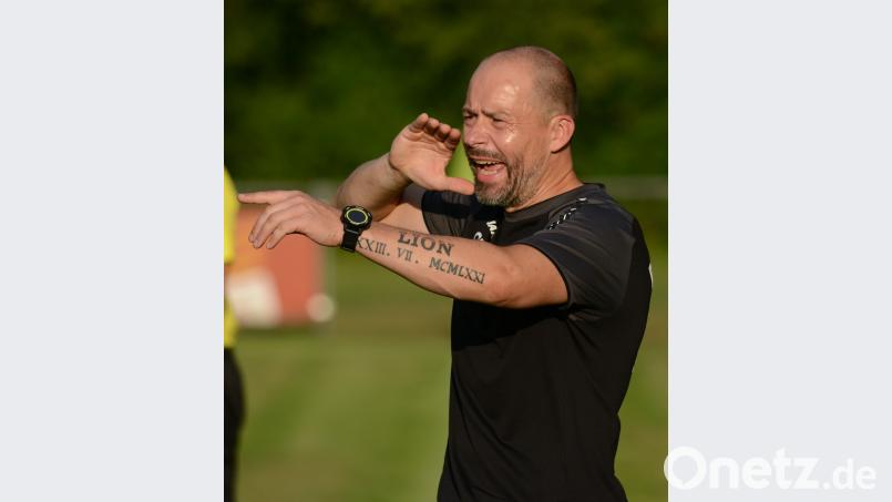 Claus Frank, Trainer des FC OVI-Teunz, hat seine Mannschaft vor dem Spiel beim FC Amberg, sicher gut auf den ehemaligen Bayernligisten vorbereitet. Es scheint zumindest auf dem Papier eine lösbare Aufgabe zu sein, da der Gastgeber erst einen Punkt auf dem Konto hat, während die Frank-Truppe schon vier Zähler erspielt hat. mhs