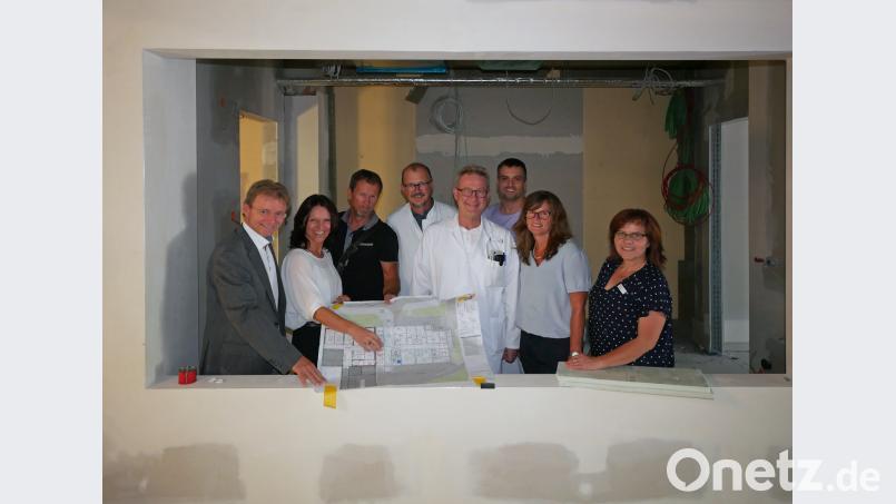 Die Verantwortlichen im neuen Schwestern-Stützpunkt von links: Manfred Tretter, Claudia Kost, Jörg Buestrich, Dr. Mathias Kalkum,, Dr. Christoph Wittenberg, Wolfgang Fünfer, Michaela Helm und Sabine Fischer. tr