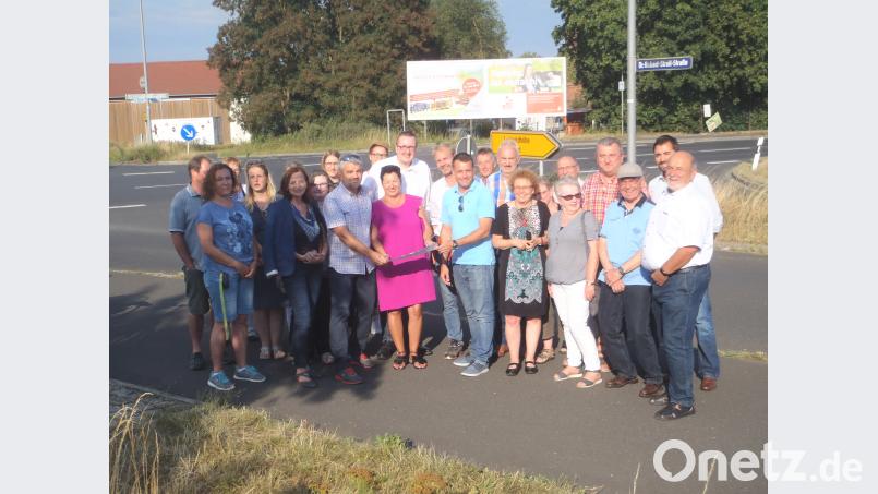Treffen vor dem Dauerbrenner Netto-Kreuzung: Interessierte Bürger, Betroffene und SPD-Mitglieder aus Amberg sowie aus dem Ortsverein Poppenricht/Traßlberg sprachen hier über die Gefährlichkeit des Straßenschnittpunkts. wwl