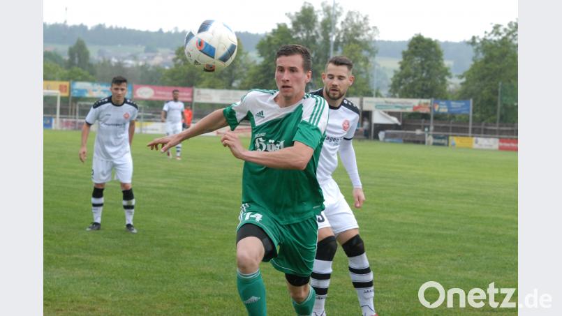 Schnelles Wiedersehen für Manuel Dürbeck (grünes Trikot und seine Teamkollegen mit dem 1. SC Feucht: Am 19. Mai standen sich beide Teams zum Abschluss der Saison 2017/18 gegenüber. Damals entführten die Mittelfranken mit einem 4:2-Sieg die Punkte aus Mitterteich. Bei der Neuauflage am Samstag wollen die Stiftländer besser abschneiden. Gebert, Rudolf