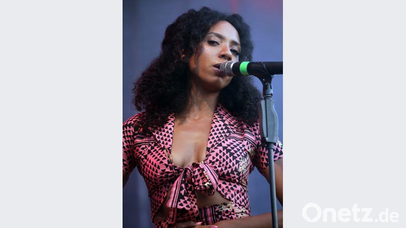 Das Schmachten der deutsch-ghanaischen Soul-Spezialistin Y’akoto ist derzeit nahezu konkurrenzlos und beim Publikum entsprechend nachgefragt. 
 	Bild: Wolfgang Steinbacher Bild: Wolfgang Steinbacher