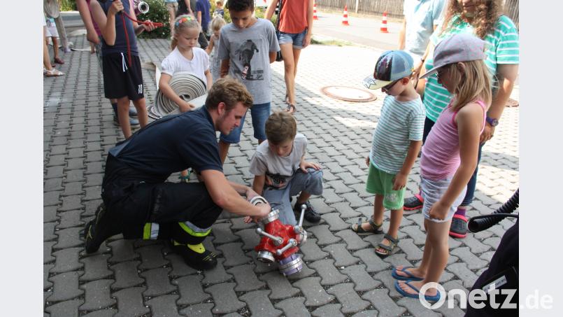 Die Schlauchleitung wird gemeinsam gelegt. adj