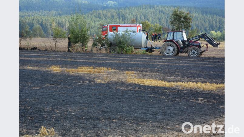 Hatten den Brandherd schnell im Griff, die FFW Neualbenreuth und die Landwirte jr