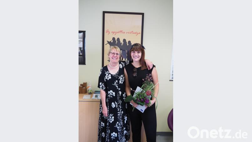 Valentina Pajaziti (rechts) mit ihrer Lehrerin Andrea Hielscher. Bühner