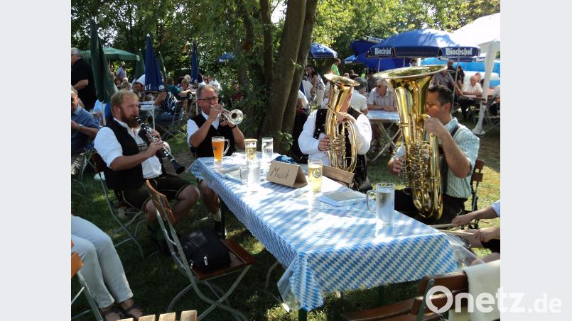 Die "Zsamgwürfelten" spielten beim Frühschoppen auf. ksi