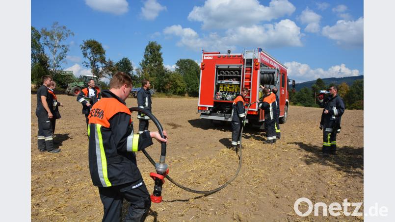 Mit siebzehn Brandschützern war die FFW Neualbenreuth am Sonntagnachmittag zum Brandherd ausgerückt jr