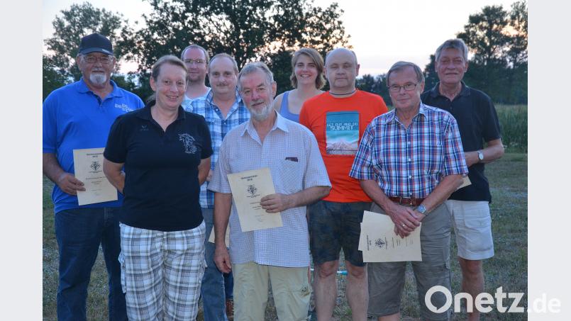 Die jeweils bestplatzierten Feuerschützen mit ihren Urkunden. Jetzt ist erstmal Sommerpause. Kunz