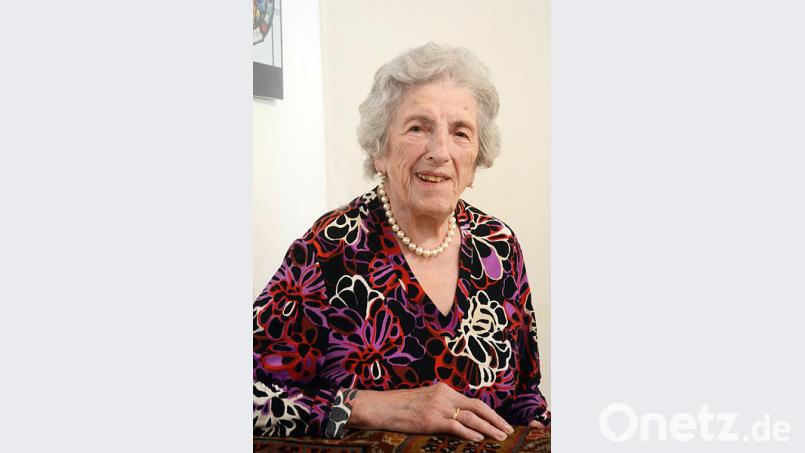 Mit ihren 94 Jahren ist Salome Muschalek noch geistig fit und agil. Ihr großes Hobby sind Klosterarbeiten. Schönberger