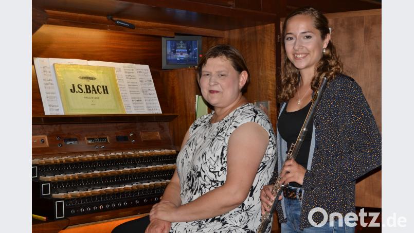 Annemarie Bauer (Querflöte) und Klara Bäumler (Orgel) gestalten die fünfte Mittagsandacht "Punkt 12" in diesem Sommer in der Josefskirche. hcz