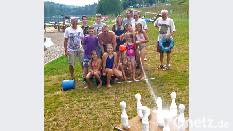 Heiß ging es am Gaisweiher zu. Beim Ferienprogramm stellten die Kinder die Geschicklichkeit unter Beweis. Danach ging es ab ins Wasser und das machte ebensoviel Spaß. nm