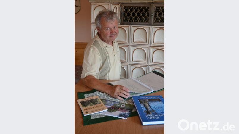 OWV-Vorsitzender Ludwig Gradl wirft anlässlich der Feier zum 40. Wiedergründungsjubiläum einen Blick in die Vereinschronik. szl