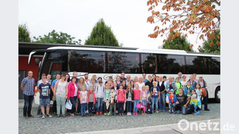 Einen Familienausflug der besonderen Art organisierten Martina Labindzus und die Abteilungsleiterin der ATSV Turnabteilung, Anneliese Kühn. Mit 60 Teilnehmern ging es kürzlich auf Entdeckungstour in die Bavaria-Filmstadt nach München. hä