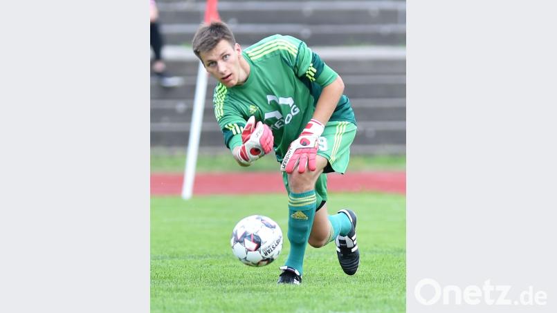 Bereits in seinem ersten Spiel für den FC Wernberg überzeugte Torhüter Noah Schmidt (hier noch im Trikot der SpVgg SV Weiden) nicht nur seinen Trainer. A. Schwarzmeier