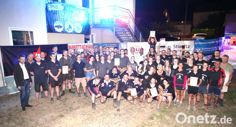 Die teilnehmenden Mannschaften des großen Seilzieherfestes der Fahrenbergauswahl fvo