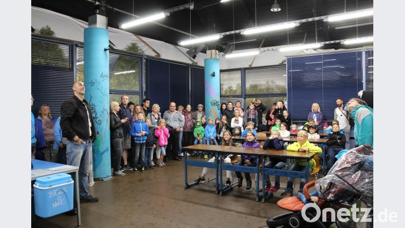 Einen Familienausflug der besonderen Art organisierten Martina Labindzus und die Abteilungsleiterin der ATSV Turnabteilung, Anneliese Kühn. Mit 60 Teilnehmern ging es kürzlich auf Entdeckungstour in die Bavaria-Filmstadt nach München. hä