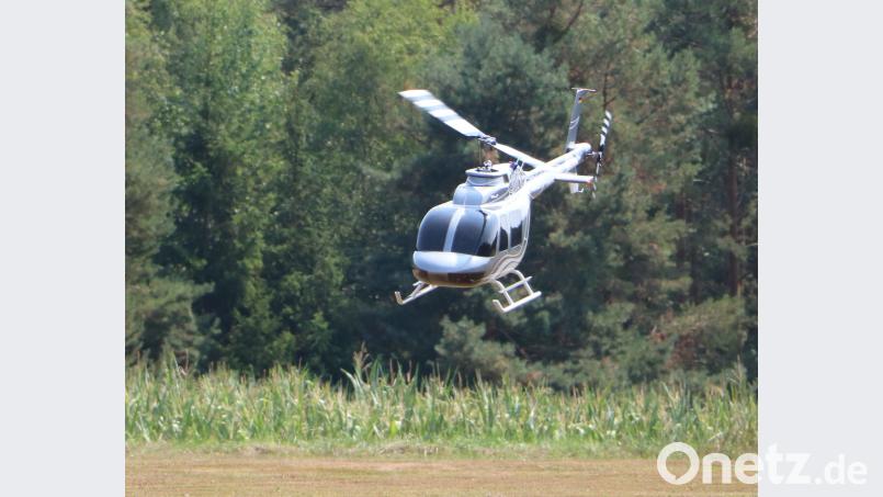 Modell oder echter Hubschrauber? Auf dem Bild ist das gar nicht so leicht zu unterscheiden. gru