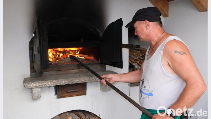 Der neue Backofenwart des OWV, Sigi Schell, in seinem Element. le