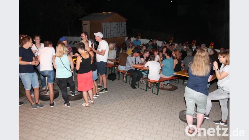 Zum Auftakt der Festlichkeiten zu 50 Jahren KLJB Waldkirch ist Tanzen bei der Plattenparty im Feuerwehrhaus angesagt. pi