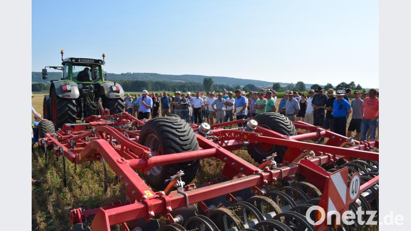 Die neuesten Maschinen der Stoppelfeldbearbeitung fanden das Interesse der Landwirte. Hier hadelt es sich um einen Tiefengrupper der Firma Horsch. bnr