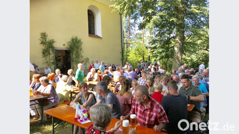 Ein halbes Jahrhundert versorgt die Feuerwehr Neustadt an.d.WN die Wallfahrer und Besucher des Anna Festes am Mühlberg. cr