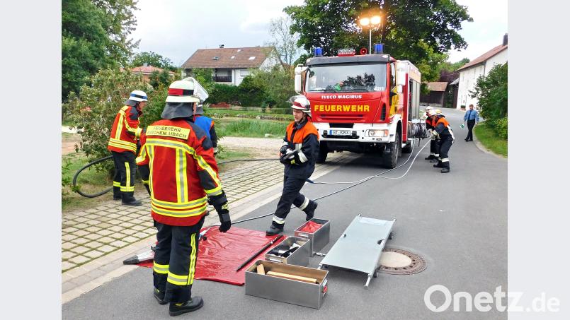 Als Szenario der Leistungsprüfung in technischer Hilfeleistung dient ein Verkehrsunfall mit einer eingeklemmten Person. Der Aufbau einer Ablage für die Rettungsgeräte gehört mit zum praktischen Teil. hai