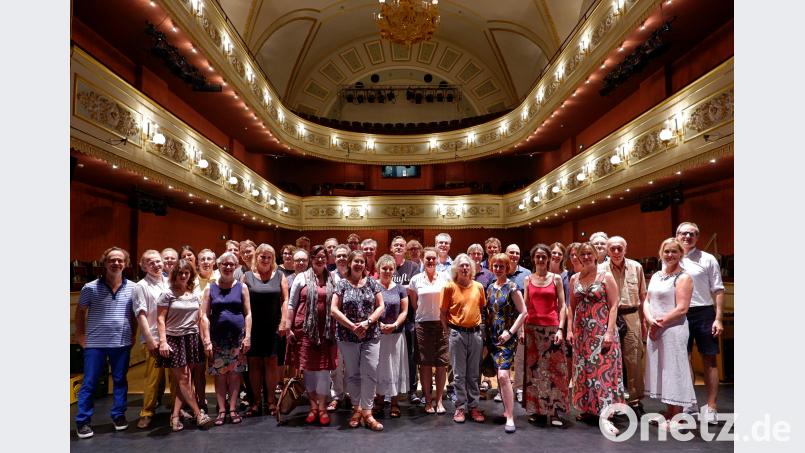30 Jahre nach der legendären Tournee durch Australien trafen sich Ehemalige des bayerischen Landesjugendorchesters im Stadttheater. (tat)