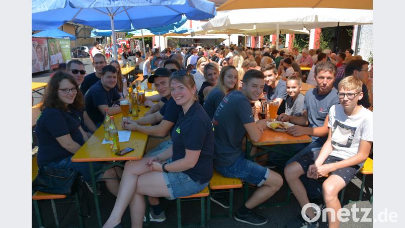 Volles Haus beim Sommerfest der Mitterteicher Feuerwehr. jr