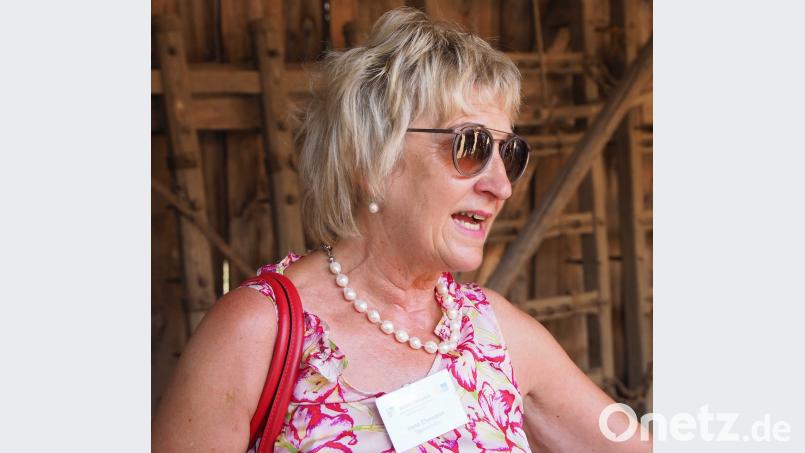 Gästeführerin Irene Ehemann führt im Dialekt durchs Freilandmuseum Neusath. Harald Mohr