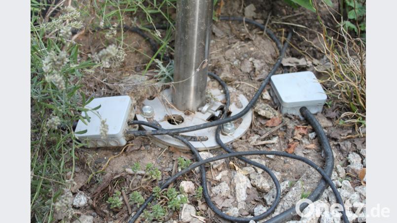 Vor Nässe und Spritzwasser geschützte Abzweigdosen können nach dem Ende der Installationsarbeiten einfach eingegraben werden. Hans Prem