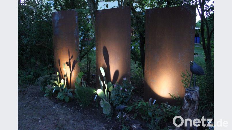 Atmosphärisch: LED-Erdspießstrahler können fest installiert sein oder mobil bleiben. Hans Prem