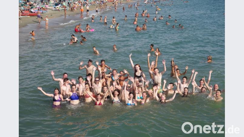 Beim abschließenden Strandtag erholten sich die Kinder und Begleiter für die lange Heimreise. flt