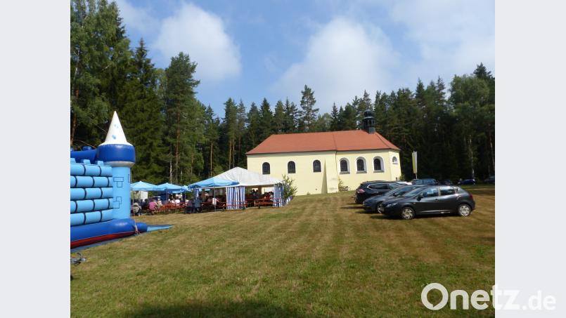 Beim "weltlichen Treiben" nach dem Gottesdienst. fsc