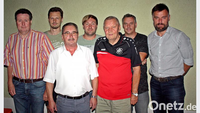 Karlheinz Ströbert, Fabio Nicolella, Gerhard Meier, Alexander Seidl, Günther Hagn, Rainer Spannl und Hauptvereinschef Josef Schiesl sind die führenden Köpfe beim Förderverein der SpVgg. zer
