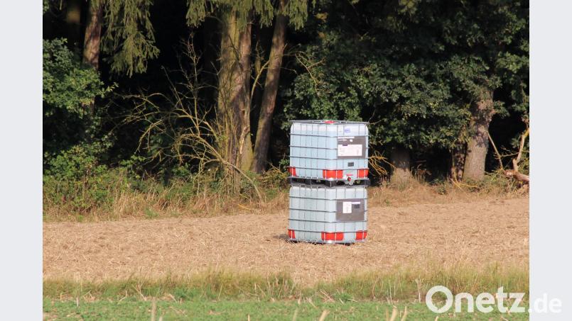 Lappersdorf: Wurfmine in Feld bei Erntearbeiten entdeckt - Sprengkommando muss Zünder noch vor Ort sprengen. Auer, Alexander